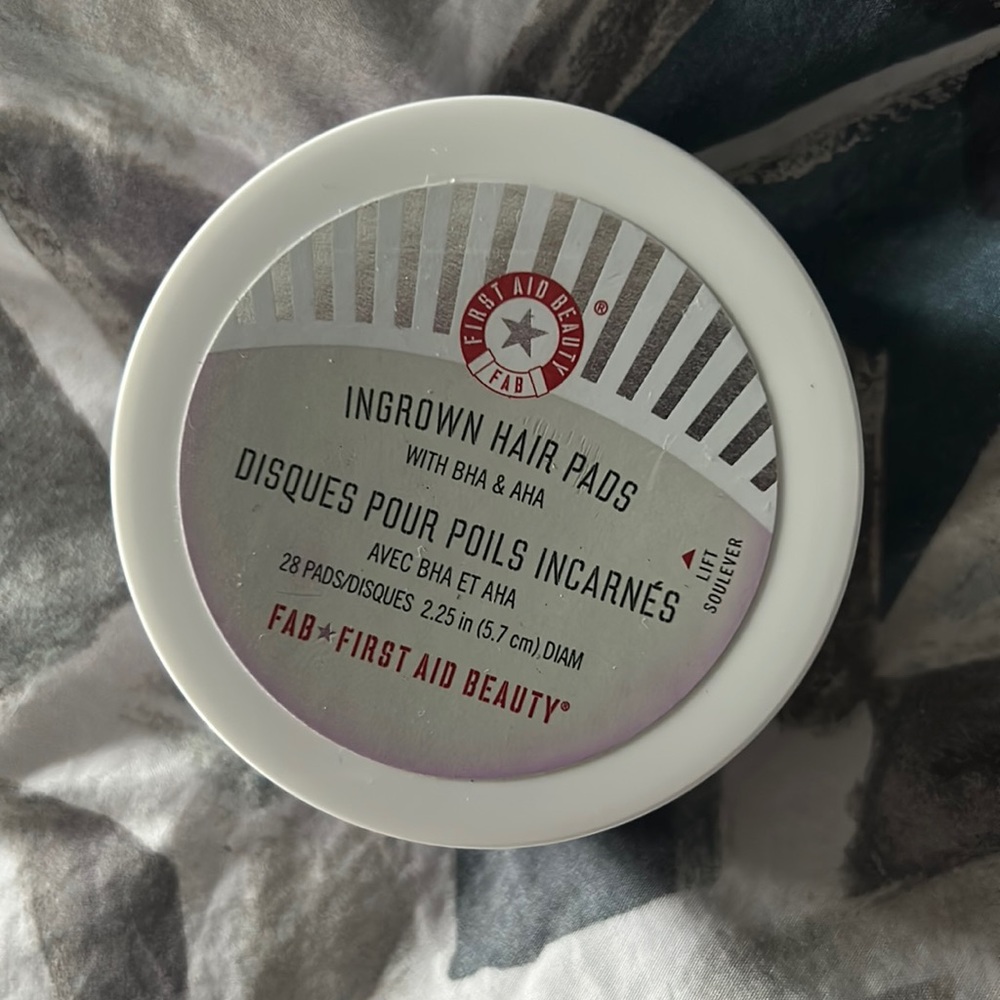 🆕 First Aid Beauty - ingrown hair pads - NIB